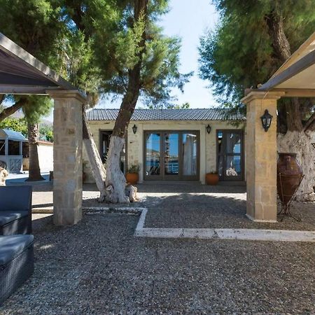 Villa Proto Helidoni - A Cozy Beachfront Villa Petres  Exterior photo