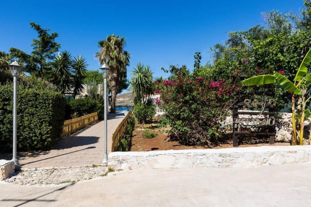 Villa Proto Helidoni - A Cozy Beachfront Villa Petres  Exterior photo