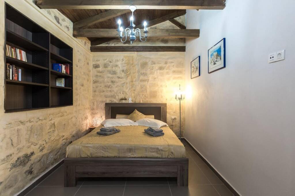 Villa Proto Helidoni - A Cozy Beachfront Villa Petres  Exterior photo