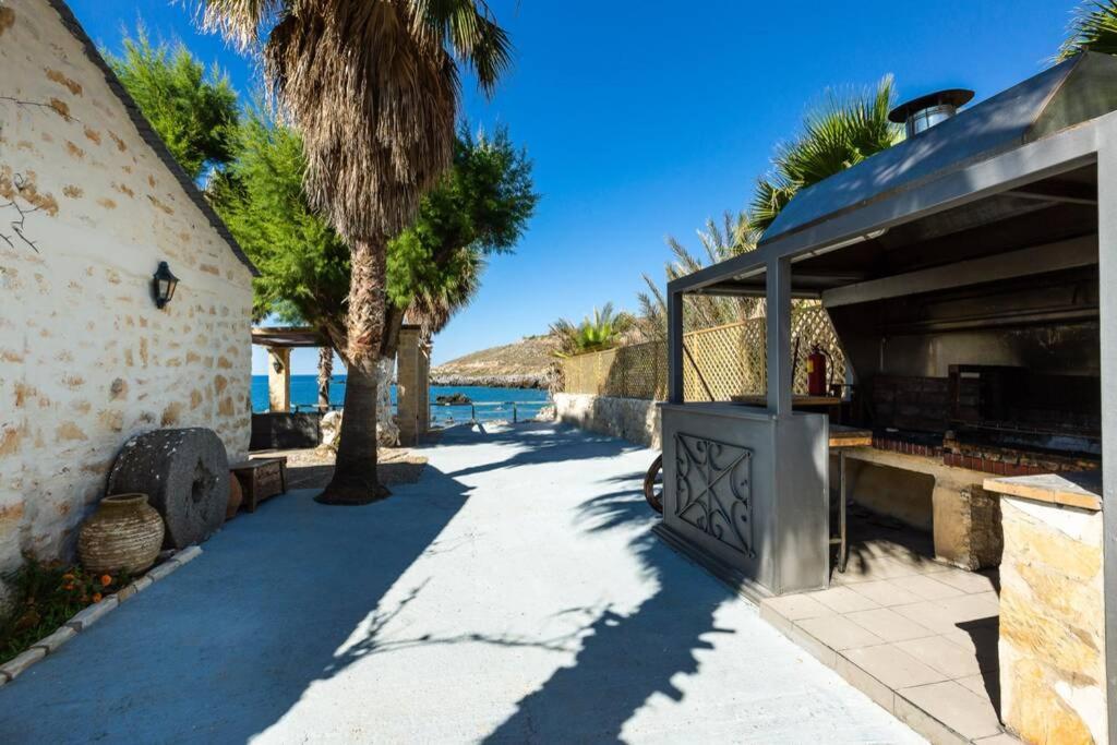 Villa Proto Helidoni - A Cozy Beachfront Villa Petres  Exterior photo