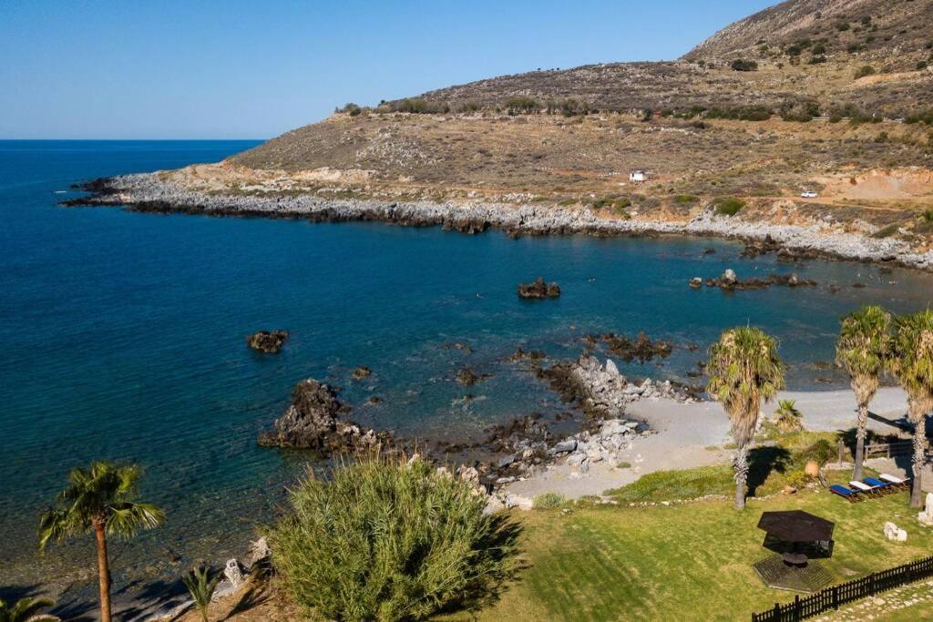 Villa Proto Helidoni - A Cozy Beachfront Villa Petres  Exterior photo