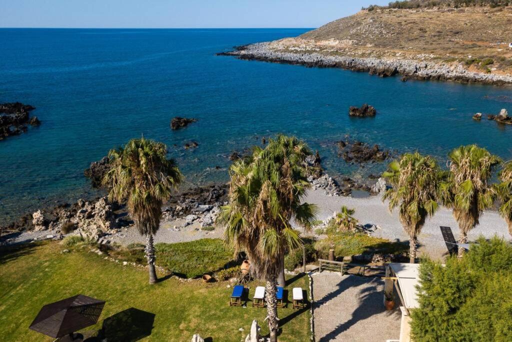 Villa Proto Helidoni - A Cozy Beachfront Villa Petres  Exterior photo